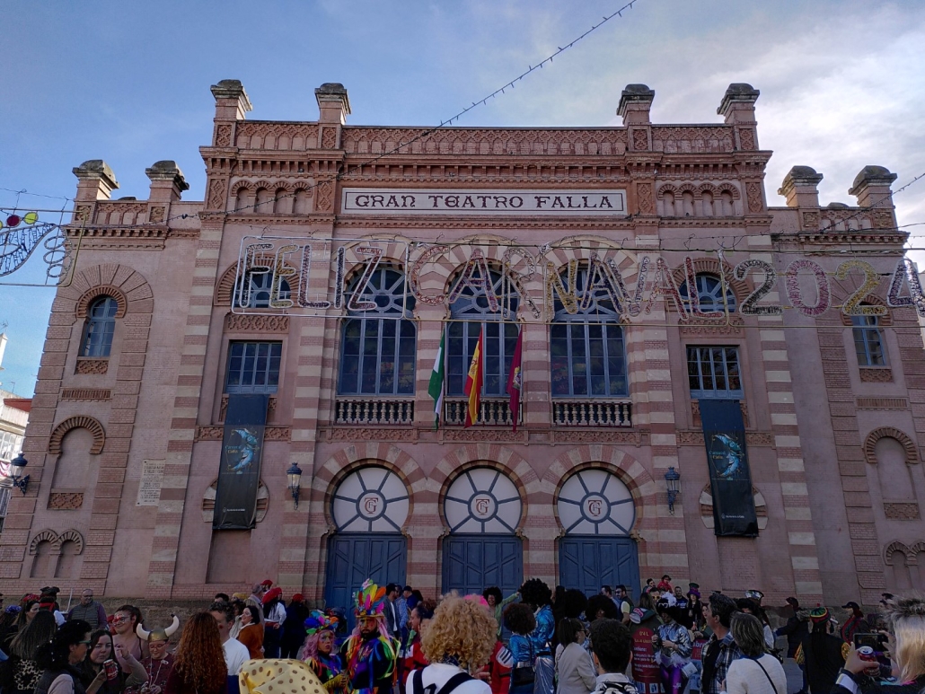 Gran Teatro Falla in Cadiz zur Karnevalszeit.