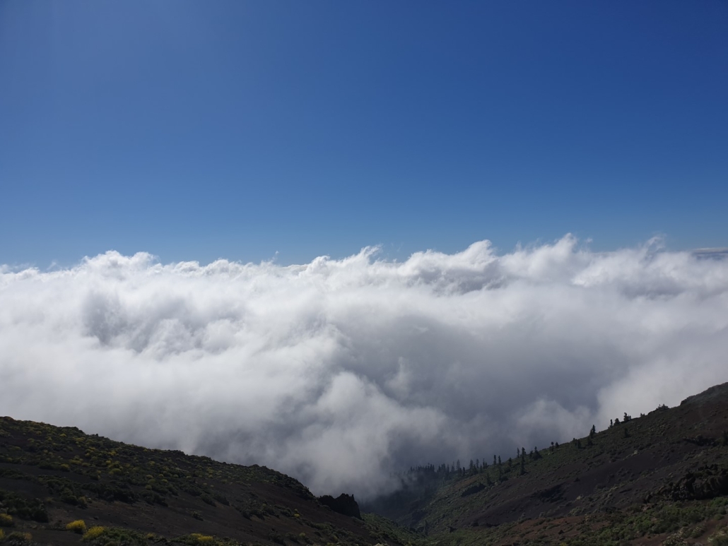 Zerklüftete Wolken am Teide.